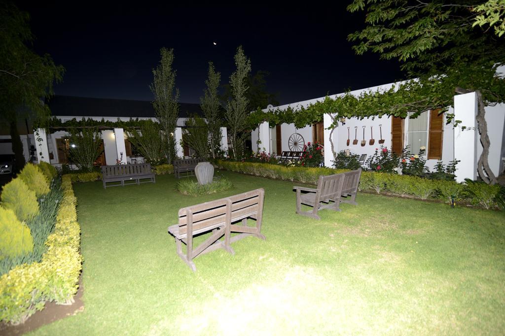 Cape Karoo Guesthouse Beaufort West Exterior photo